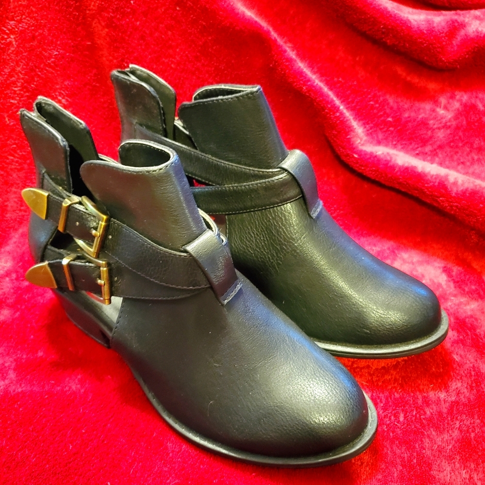 NEW Soda Size 8 1/2 Black Buckle Ankle Boot